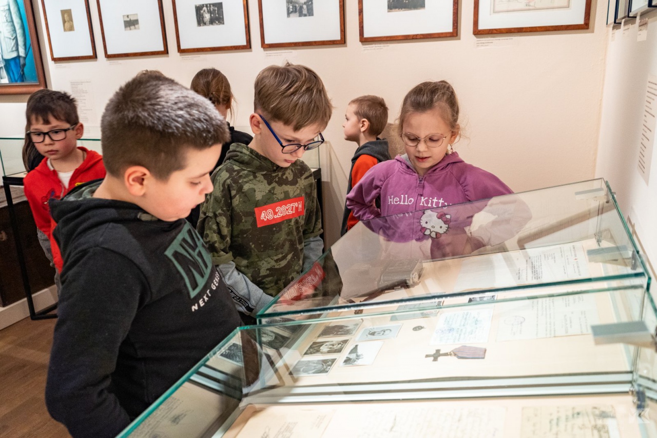 Ferie w Muzeum. Te zajęcia sprawiają dzieciom wiele frajdy! [14.02.2023] - zdjęcie #42 - eOstroleka.pl