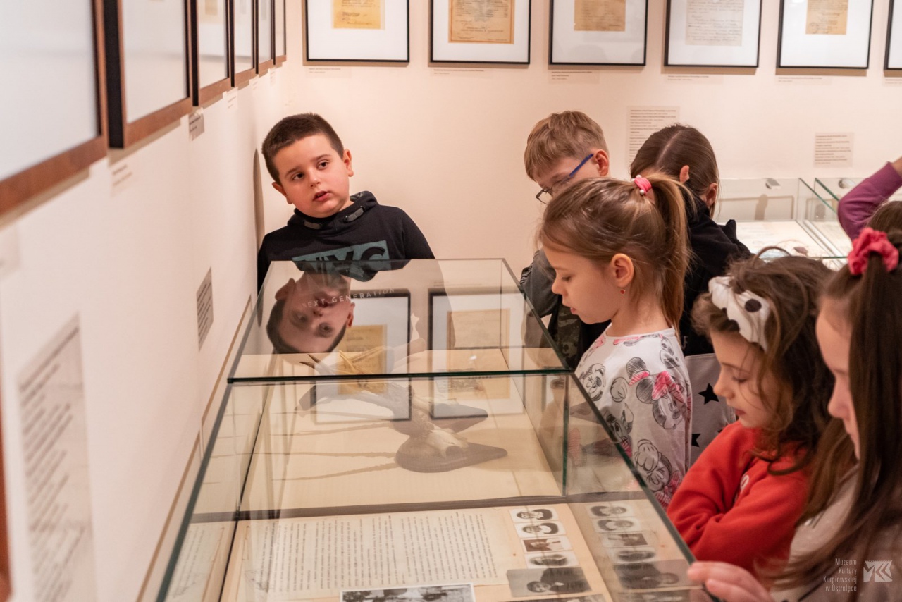Ferie w Muzeum. Te zajęcia sprawiają dzieciom wiele frajdy! [14.02.2023] - zdjęcie #37 - eOstroleka.pl