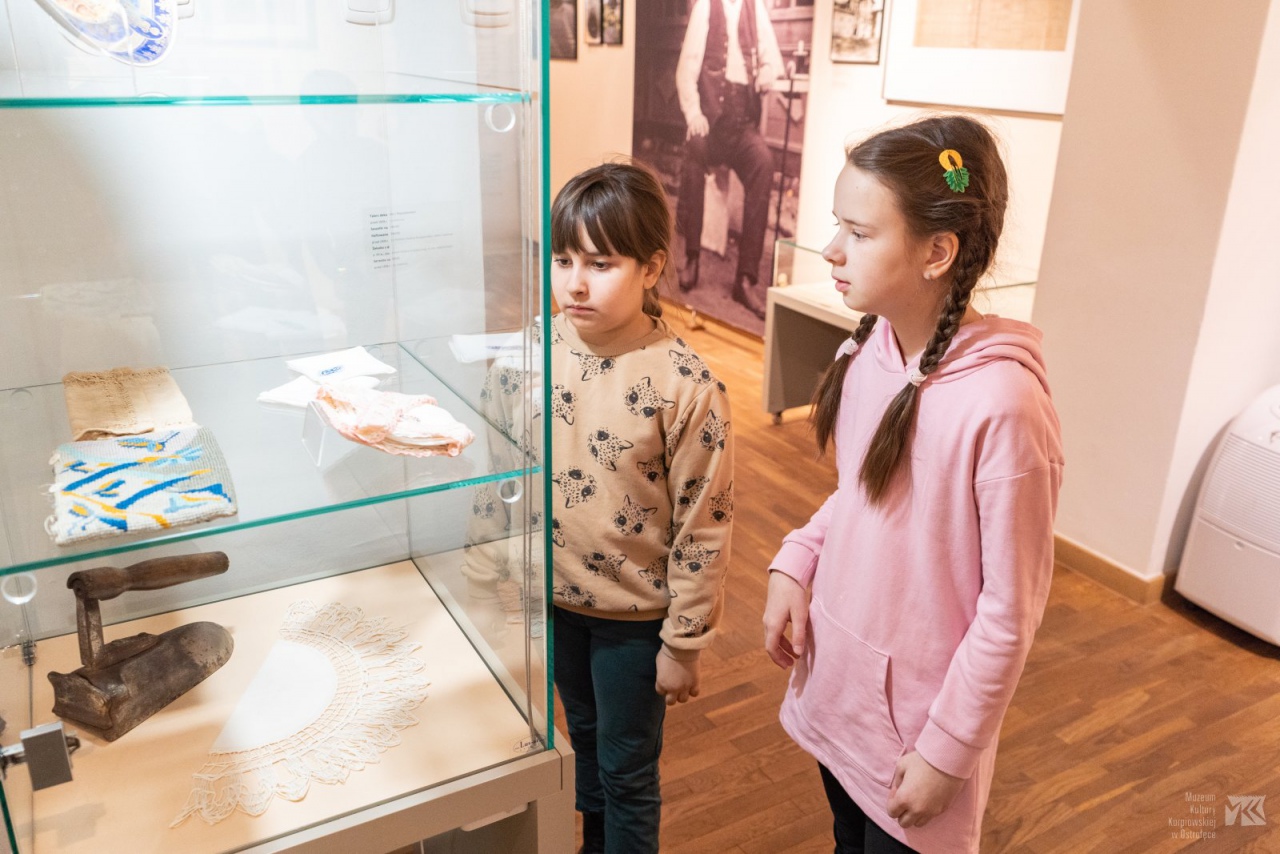 Ferie w Muzeum. Te zajęcia sprawiają dzieciom wiele frajdy! [14.02.2023] - zdjęcie #16 - eOstroleka.pl