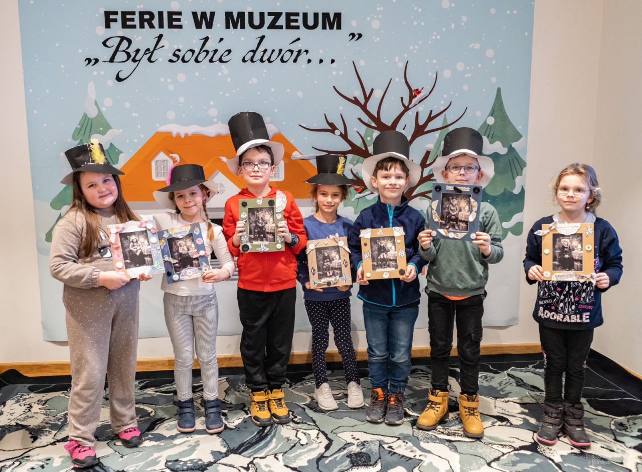 Ferie w Muzeum. Te zajęcia sprawiają dzieciom wiele frajdy! [14.02.2023] - zdjęcie #3 - eOstroleka.pl