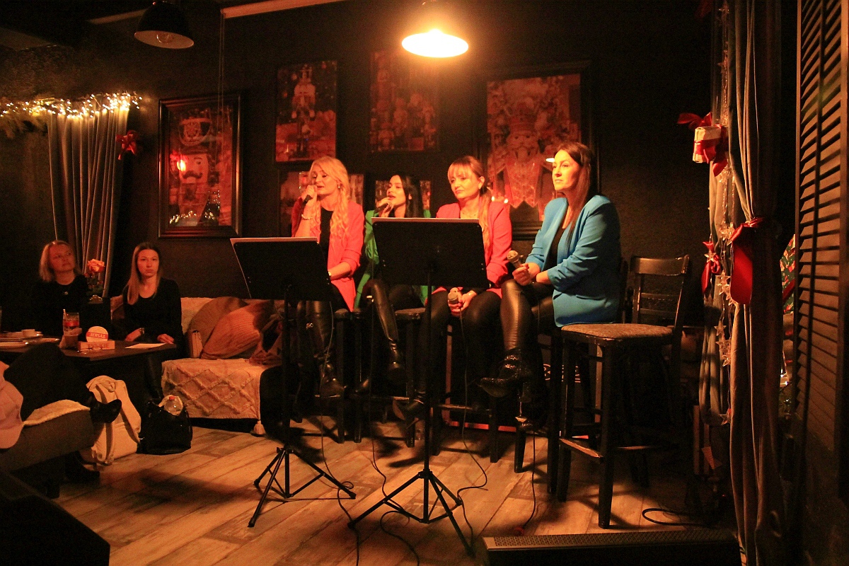Koncert Walentynkowy w Klubie Avalon. Wystąpił zespół Golden Voices [14.02.2023] - zdjęcie #4 - eOstroleka.pl