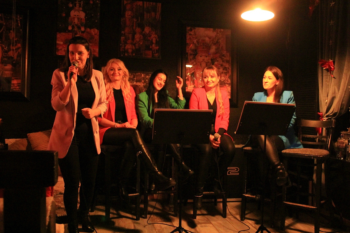 Koncert Walentynkowy w Klubie Avalon. Wystąpił zespół Golden Voices [14.02.2023] - zdjęcie #4 - eOstroleka.pl