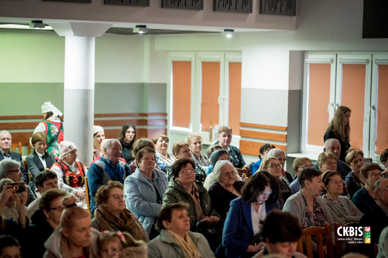 XVII Regionalny Przegląd Widowisk przedstawiający fragmenty z życia dawnych Kurpiów Darcie Pierza 2023 - zdjęcie #25 - eOstroleka.pl