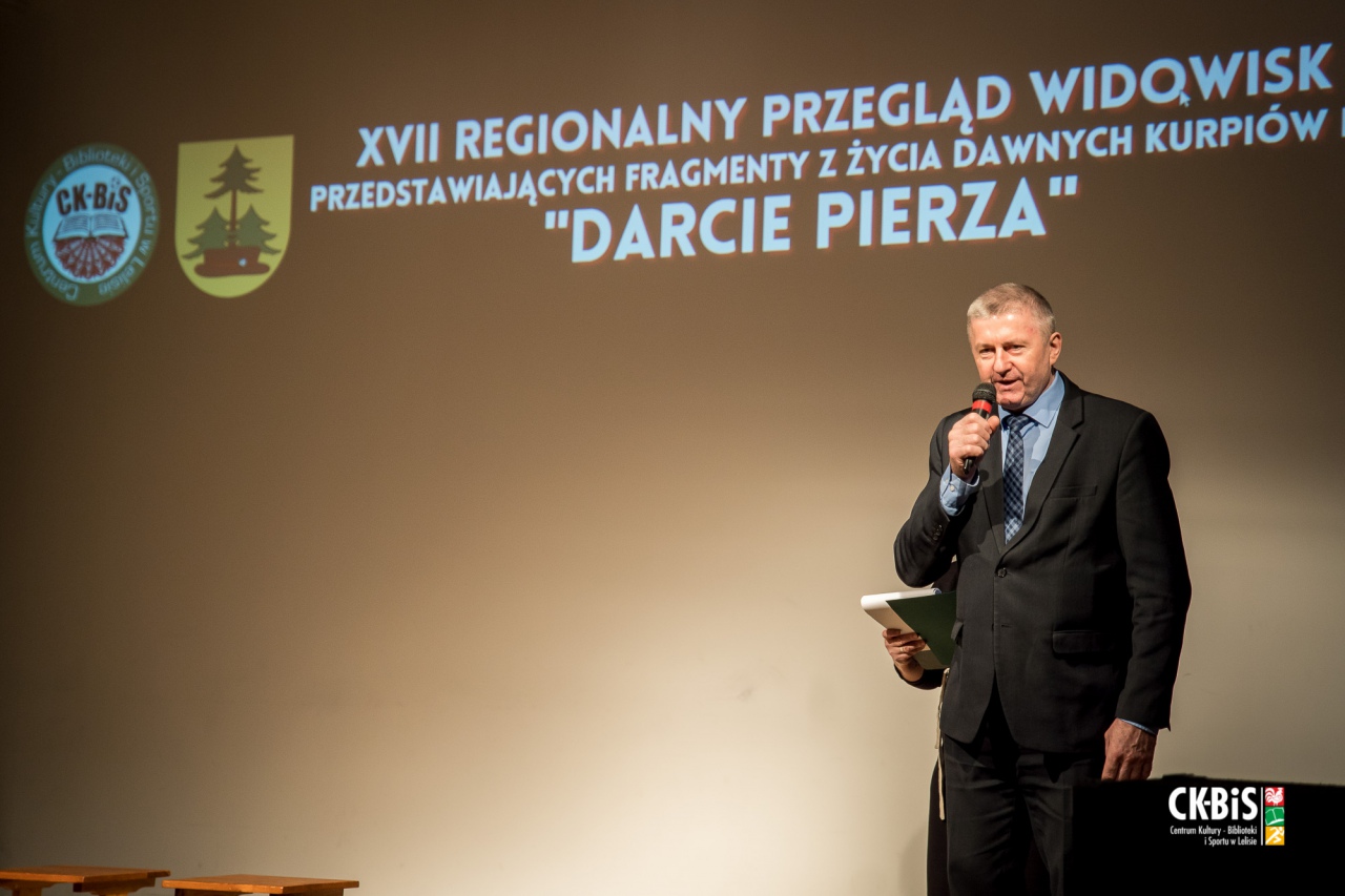 XVII Regionalny Przegląd Widowisk przedstawiający fragmenty z życia dawnych Kurpiów Darcie Pierza 2023 - zdjęcie #16 - eOstroleka.pl