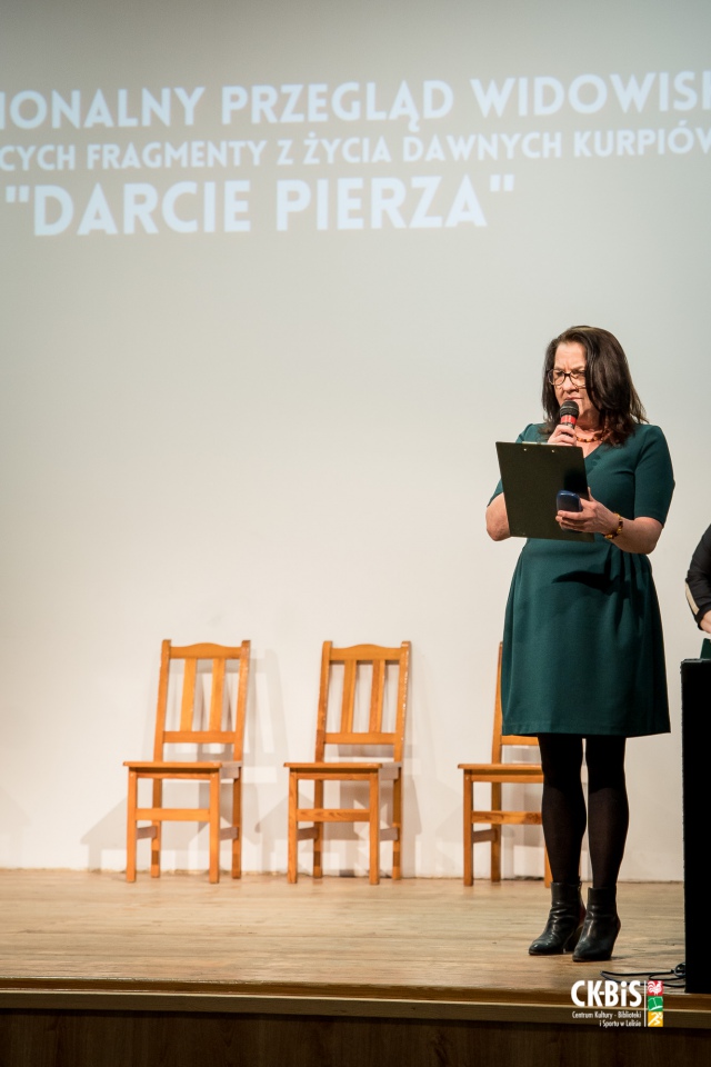 XVII Regionalny Przegląd Widowisk przedstawiający fragmenty z życia dawnych Kurpiów Darcie Pierza 2023 - zdjęcie #65 - eOstroleka.pl