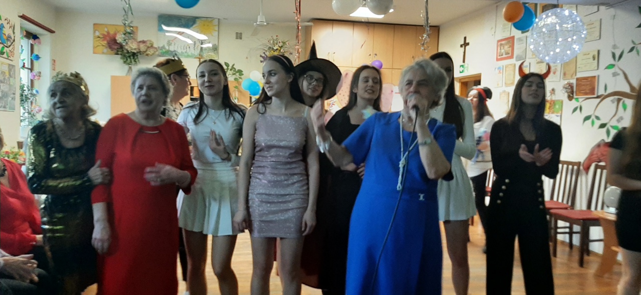 Karnawał z seniorem III LO - zdjęcie #5 - eOstroleka.pl