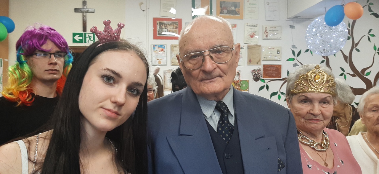 Karnawał z seniorem III LO - zdjęcie #2 - eOstroleka.pl