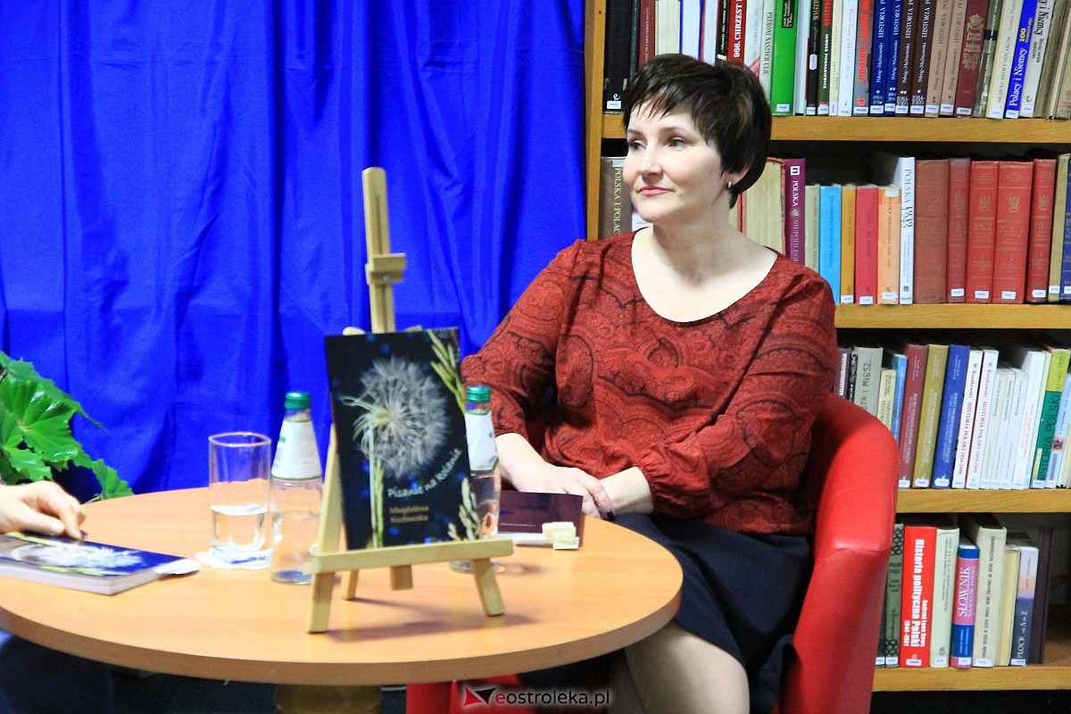 “Pisanie na kolanie”. Magdalena Kozłowska zaprezentowała swoją najnowszą książkę [21.02.2023] - zdjęcie #2 - eOstroleka.pl