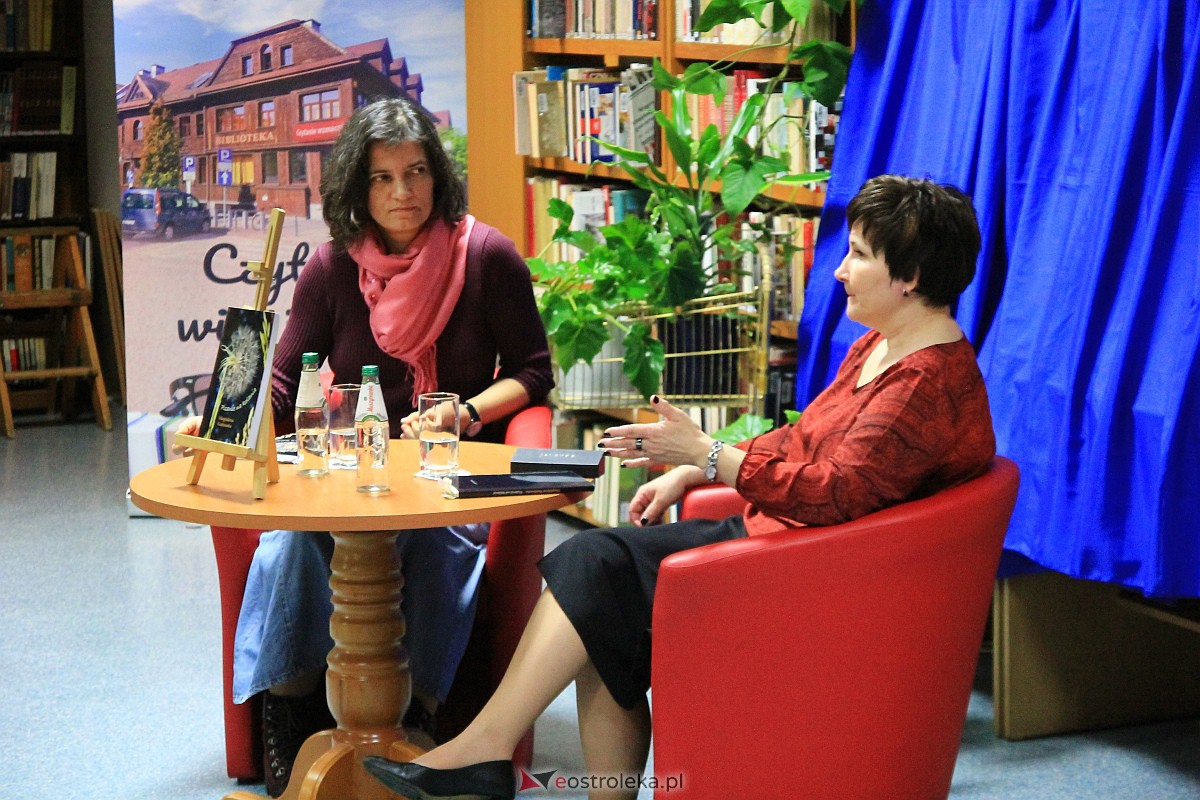 “Pisanie na kolanie”. Magdalena Kozłowska zaprezentowała swoją najnowszą książkę [21.02.2023] - zdjęcie #7 - eOstroleka.pl