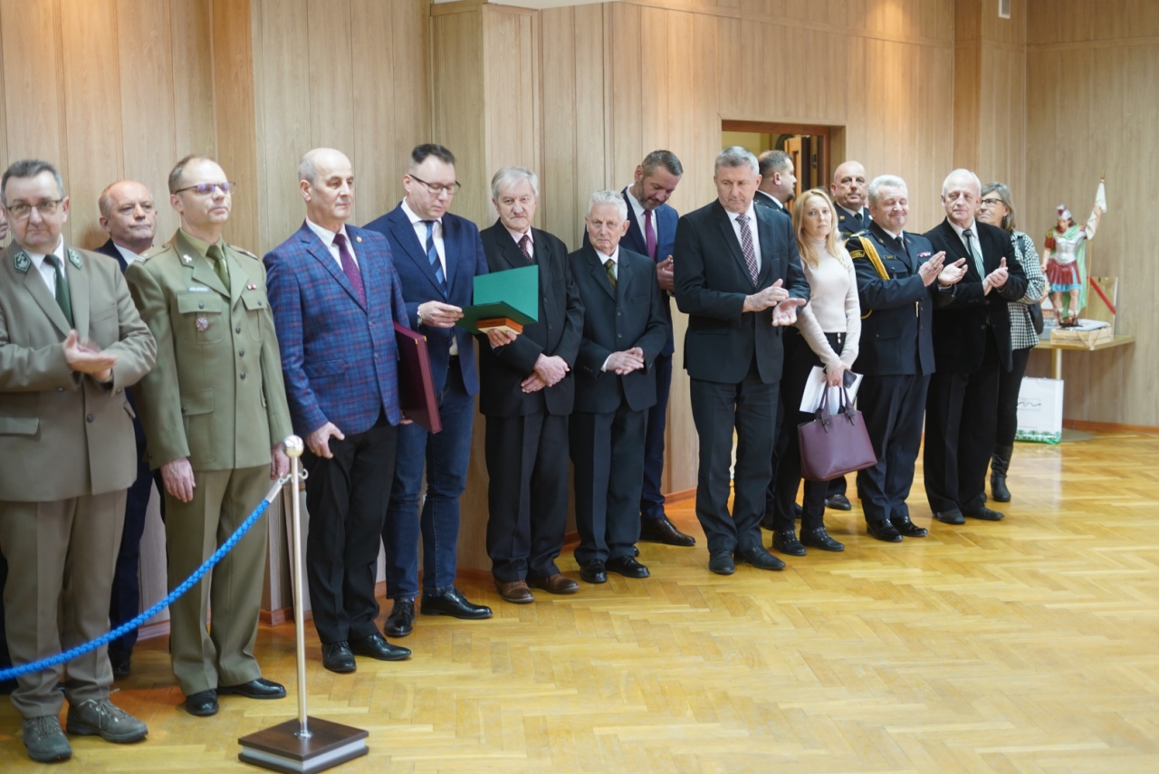 Uroczyste pożegnanie komendanta miejskiego PSP w Ostrołęce, st. bryg. Grzegorza Pragacza [22.02.2023] - zdjęcie #8 - eOstroleka.pl