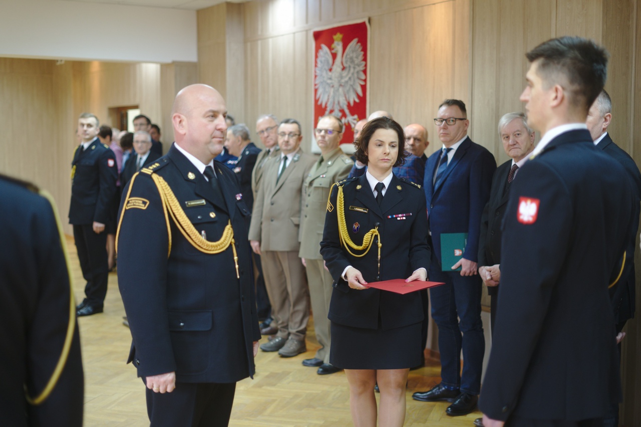 Uroczyste pożegnanie komendanta miejskiego PSP w Ostrołęce, st. bryg. Grzegorza Pragacza [22.02.2023] - zdjęcie #5 - eOstroleka.pl