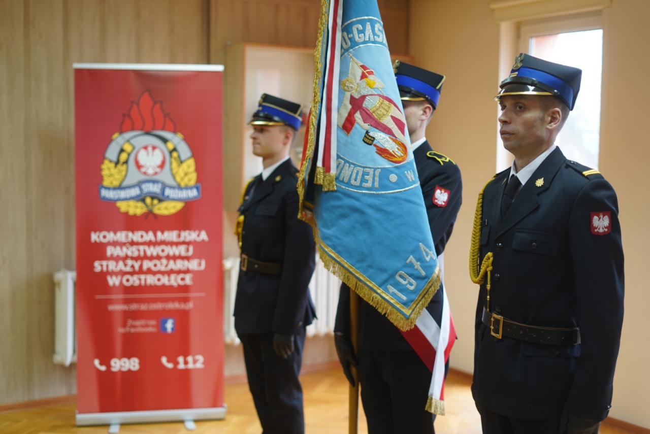 Uroczyste pożegnanie komendanta miejskiego PSP w Ostrołęce, st. bryg. Grzegorza Pragacza [22.02.2023] - zdjęcie #4 - eOstroleka.pl