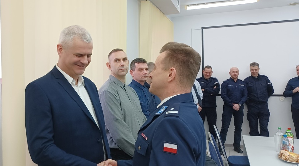 Grupa policjantów z Wyszkowa odeszła na emeryturę [27.02.2023] - zdjęcie #5 - eOstroleka.pl