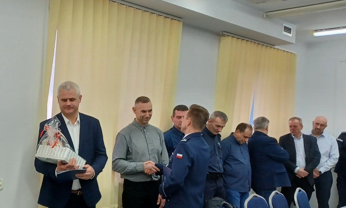 Grupa policjantów z Wyszkowa odeszła na emeryturę [27.02.2023] - zdjęcie #4 - eOstroleka.pl