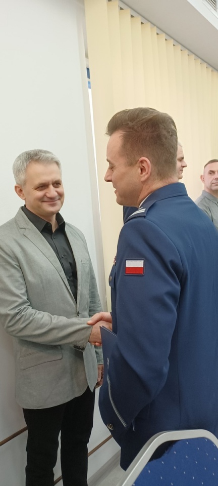 Grupa policjantów z Wyszkowa odeszła na emeryturę [27.02.2023] - zdjęcie #1 - eOstroleka.pl