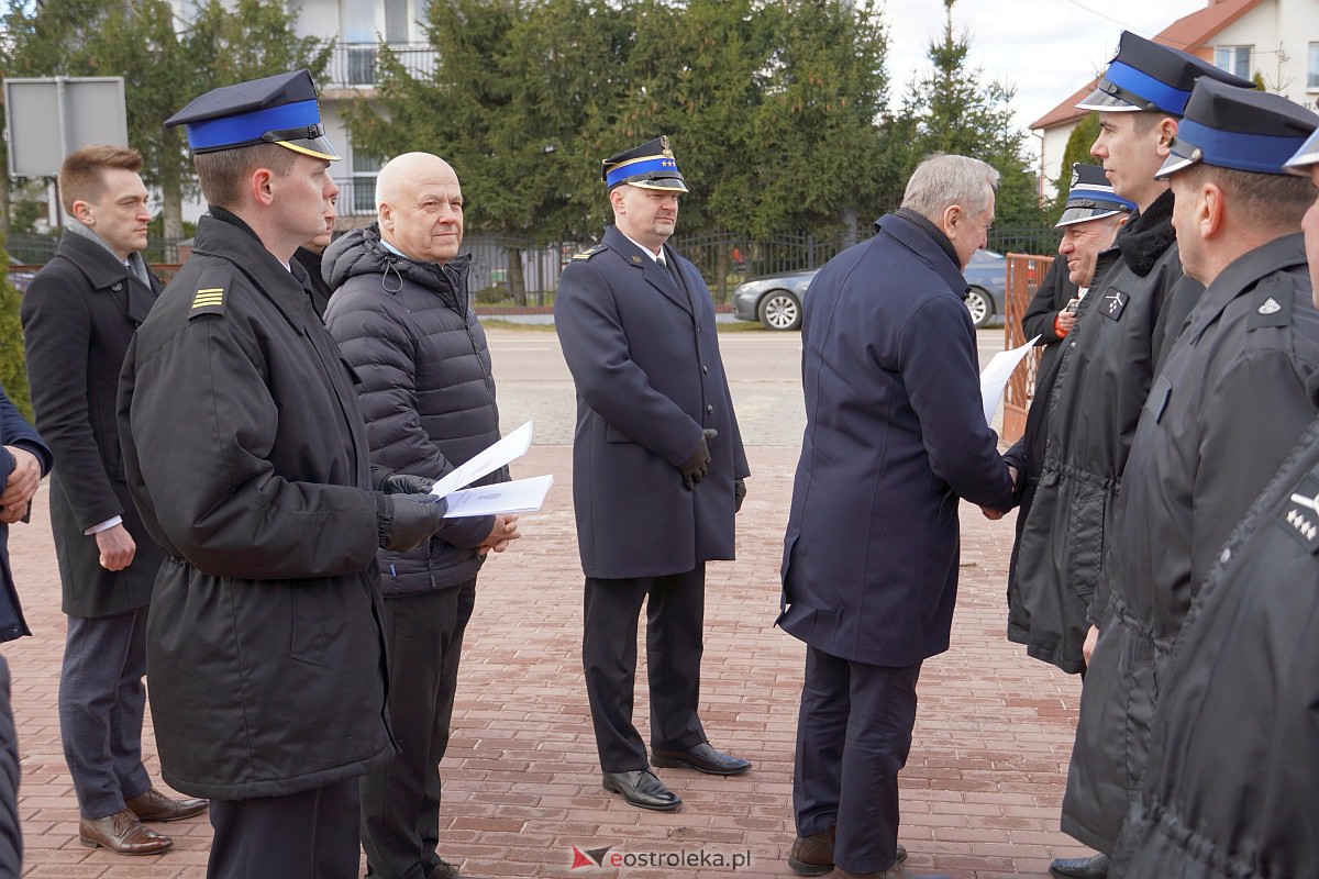 Przekazanie sprzętu jednostkom OSP z regionu ostrołęckiego z udziałem wicepremiera Henryka Kowalczyka [27.02.2023] - zdjęcie #26 - eOstroleka.pl