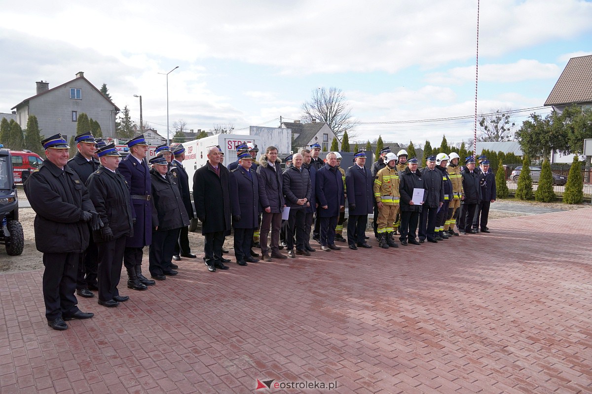 Przekazanie sprzętu jednostkom OSP z regionu ostrołęckiego z udziałem wicepremiera Henryka Kowalczyka [27.02.2023] - zdjęcie #3 - eOstroleka.pl