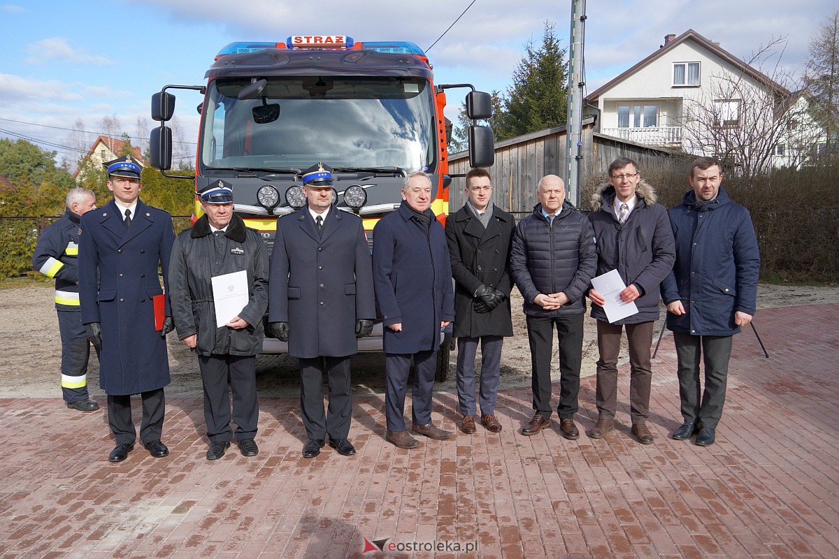 Przekazanie sprzętu jednostkom OSP z regionu ostrołęckiego z udziałem wicepremiera Henryka Kowalczyka [27.02.2023] - zdjęcie #2 - eOstroleka.pl