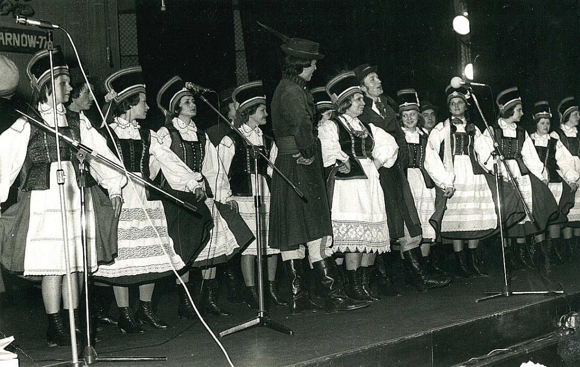 Zespół Pieśni i Tańca Kurpie, lata 60-te XX wieku - zdjęcie #10 - eOstroleka.pl