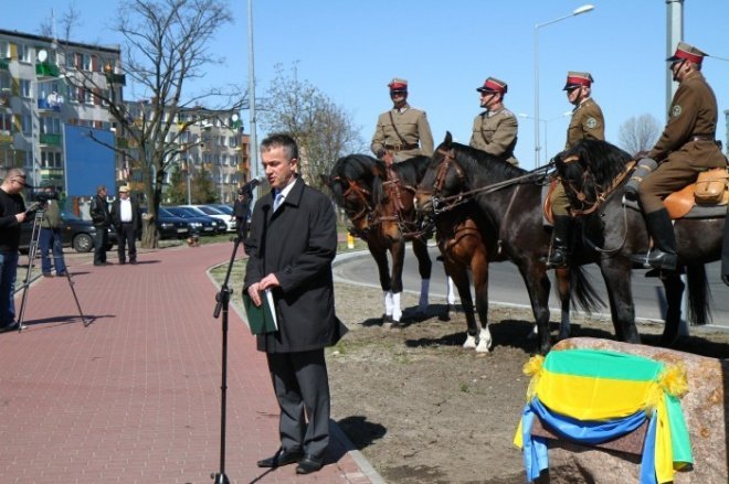 Rondo Holgera Hjelma 19-04-2011 - zdjęcie #13 - eOstroleka.pl