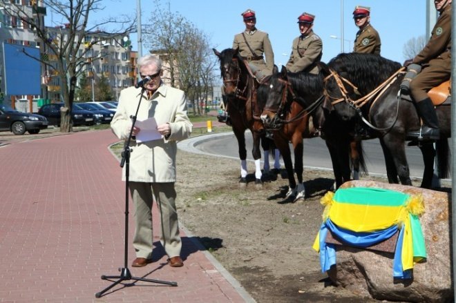 Rondo Holgera Hjelma 19-04-2011 - zdjęcie #12 - eOstroleka.pl