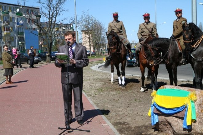 Rondo Holgera Hjelma 19-04-2011 - zdjęcie #10 - eOstroleka.pl