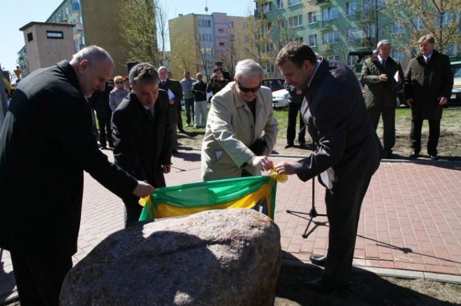 Rondo Holgera Hjelma 19-04-2011 - zdjęcie #9 - eOstroleka.pl