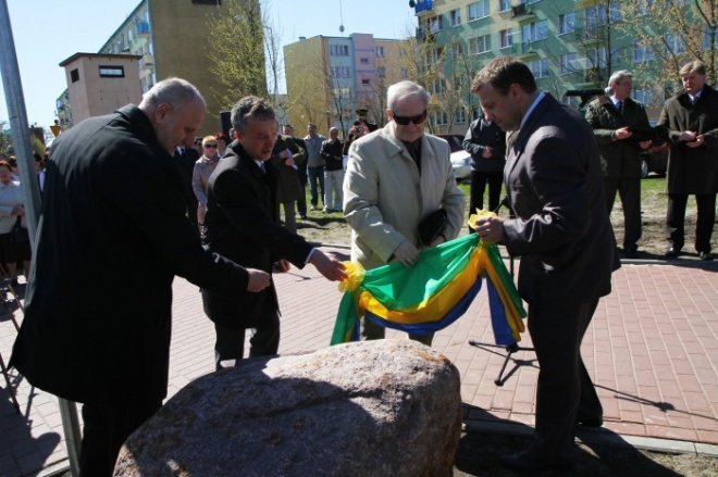 Rondo Holgera Hjelma 19-04-2011 - zdjęcie #8 - eOstroleka.pl