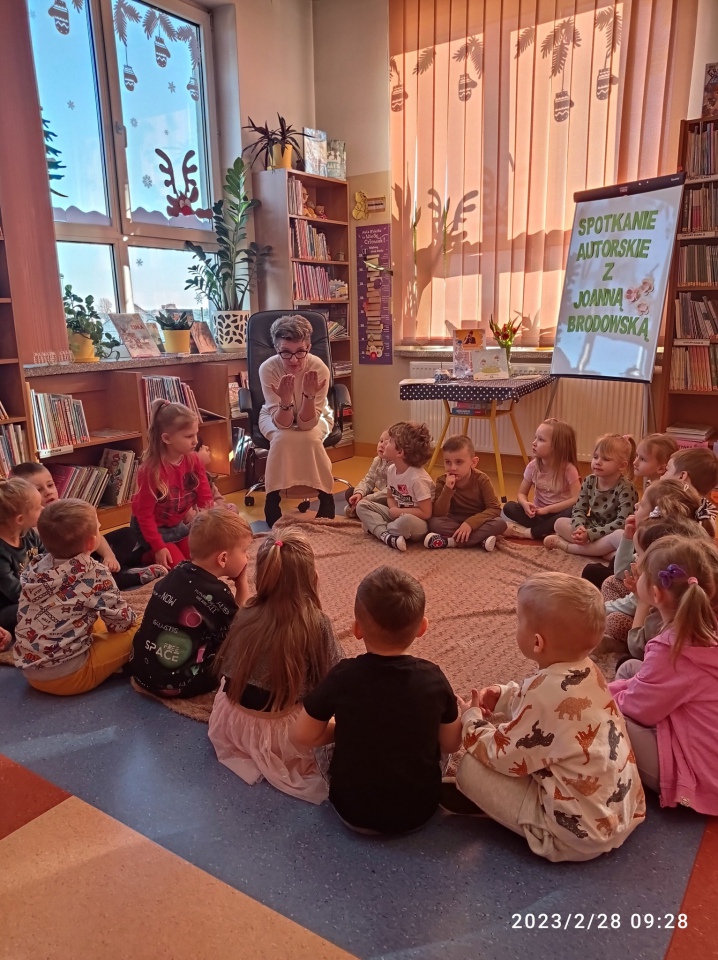 Joanna Brodowska spotkała się z dziećmi w Łęgu Przedmiejskim i Lelisie - zdjęcie #6 - eOstroleka.pl