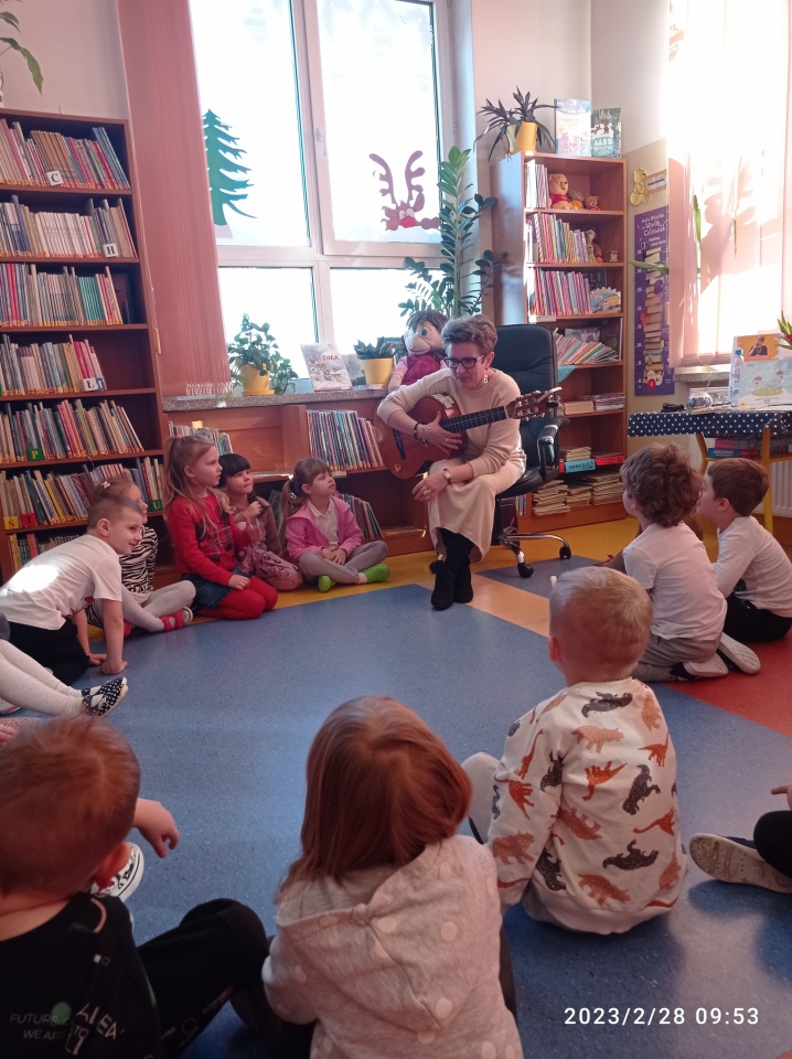 Joanna Brodowska spotkała się z dziećmi w Łęgu Przedmiejskim i Lelisie - zdjęcie #7 - eOstroleka.pl