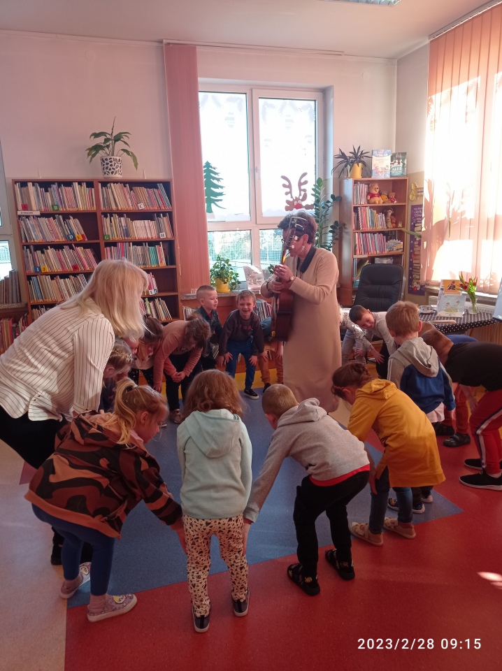 Joanna Brodowska spotkała się z dziećmi w Łęgu Przedmiejskim i Lelisie - zdjęcie #9 - eOstroleka.pl