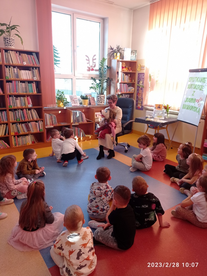 Joanna Brodowska spotkała się z dziećmi w Łęgu Przedmiejskim i Lelisie - zdjęcie #12 - eOstroleka.pl