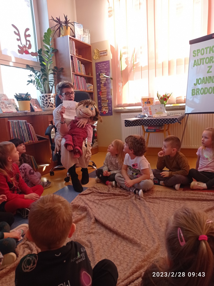 Joanna Brodowska spotkała się z dziećmi w Łęgu Przedmiejskim i Lelisie - zdjęcie #15 - eOstroleka.pl