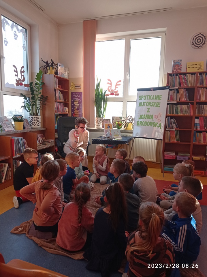 Joanna Brodowska spotkała się z dziećmi w Łęgu Przedmiejskim i Lelisie - zdjęcie #16 - eOstroleka.pl