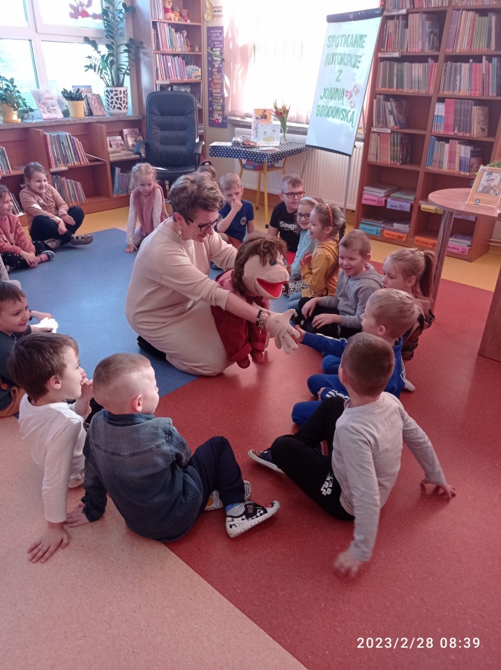 Joanna Brodowska spotkała się z dziećmi w Łęgu Przedmiejskim i Lelisie - zdjęcie #22 - eOstroleka.pl