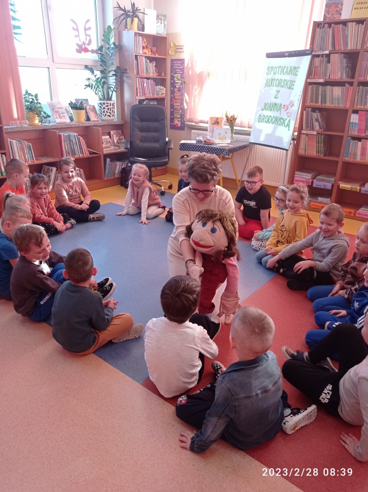 Joanna Brodowska spotkała się z dziećmi w Łęgu Przedmiejskim i Lelisie - zdjęcie #24 - eOstroleka.pl