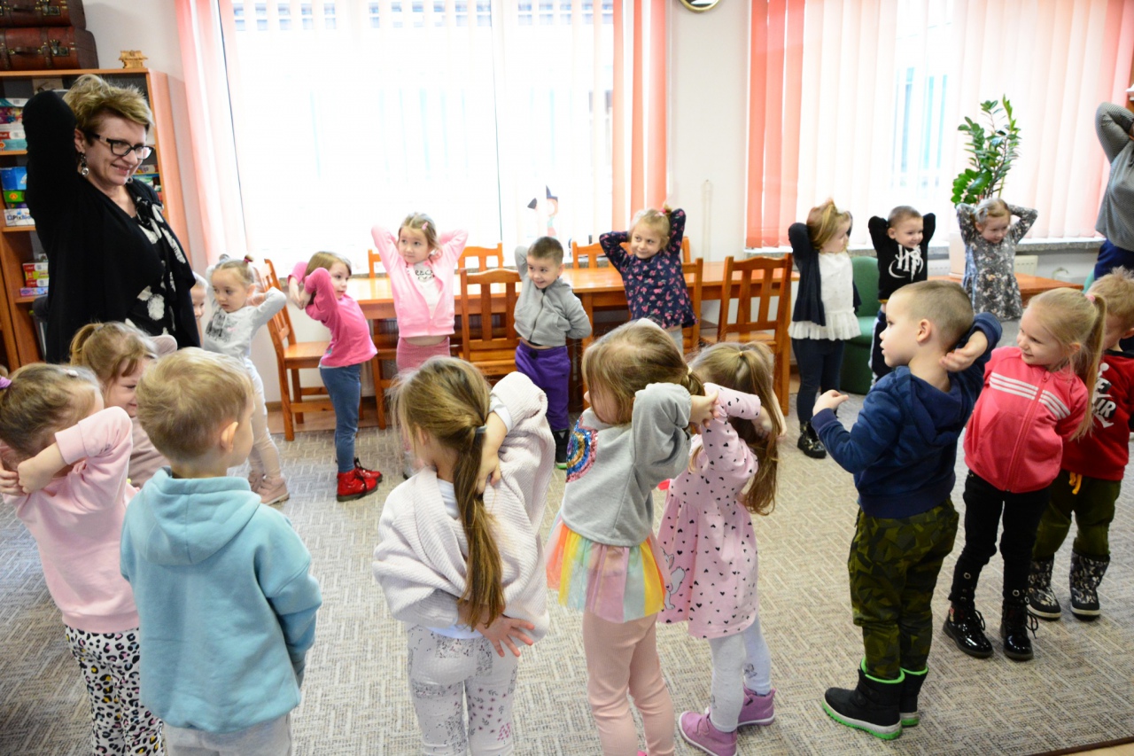 Joanna Brodowska spotkała się z dziećmi w Łęgu Przedmiejskim i Lelisie - zdjęcie #29 - eOstroleka.pl
