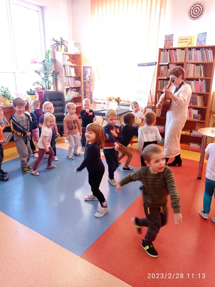 Joanna Brodowska spotkała się z dziećmi w Łęgu Przedmiejskim i Lelisie - zdjęcie #9 - eOstroleka.pl