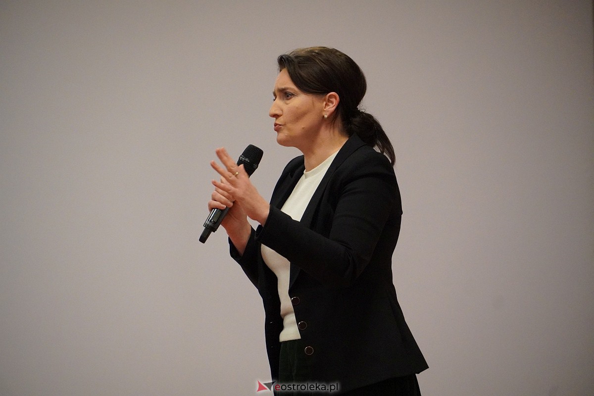 #3konkrety - spotkanie posłankami KO Kamilą Gasiuk-Pihowicz, Marzeną Okła-Drewnowicz i Izabelą Leszczyna [2.03.2023] - zdjęcie #18 - eOstroleka.pl