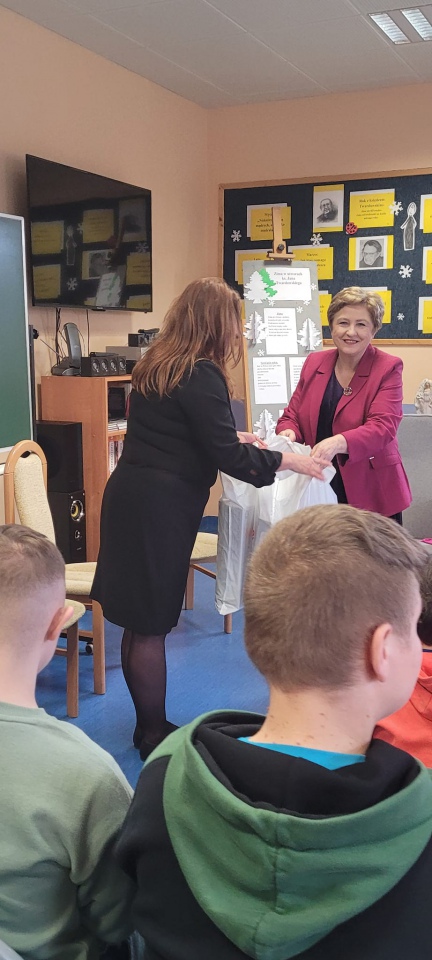 Kolejne spotkanie w SOSW z cyklu Poznajmy twórczość ks. Jana Twardowskiego - zdjęcie #5 - eOstroleka.pl