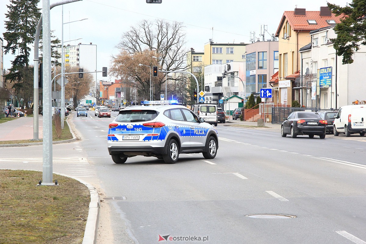 Wypadek na 11 Listopada w Ostrołęce. [04.03.2023] - zdjęcie #11 - eOstroleka.pl