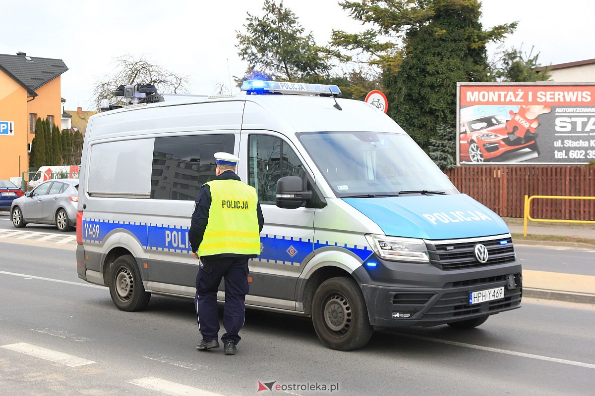 Wypadek na 11 Listopada w Ostrołęce. [04.03.2023] - zdjęcie #9 - eOstroleka.pl