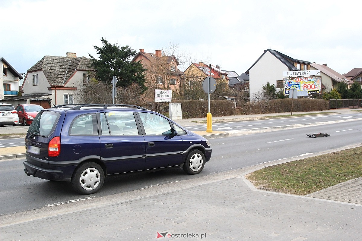 Wypadek na 11 Listopada w Ostrołęce. [04.03.2023] - zdjęcie #8 - eOstroleka.pl