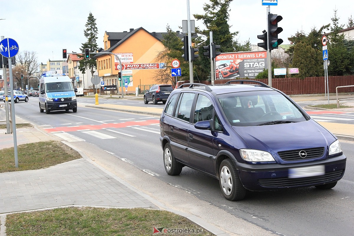 Wypadek na 11 Listopada w Ostrołęce. [04.03.2023] - zdjęcie #5 - eOstroleka.pl