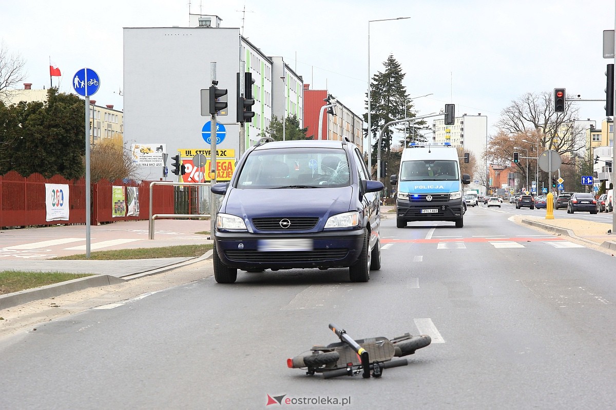 Wypadek na 11 Listopada w Ostrołęce. [04.03.2023] - zdjęcie #3 - eOstroleka.pl