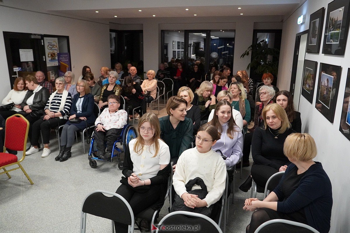 Koncert z okazji Dnia Kobiet w Olszewie-Borkach Wystąpił Patryk Żywczyk [05.03.2022] - zdjęcie #32 - eOstroleka.pl