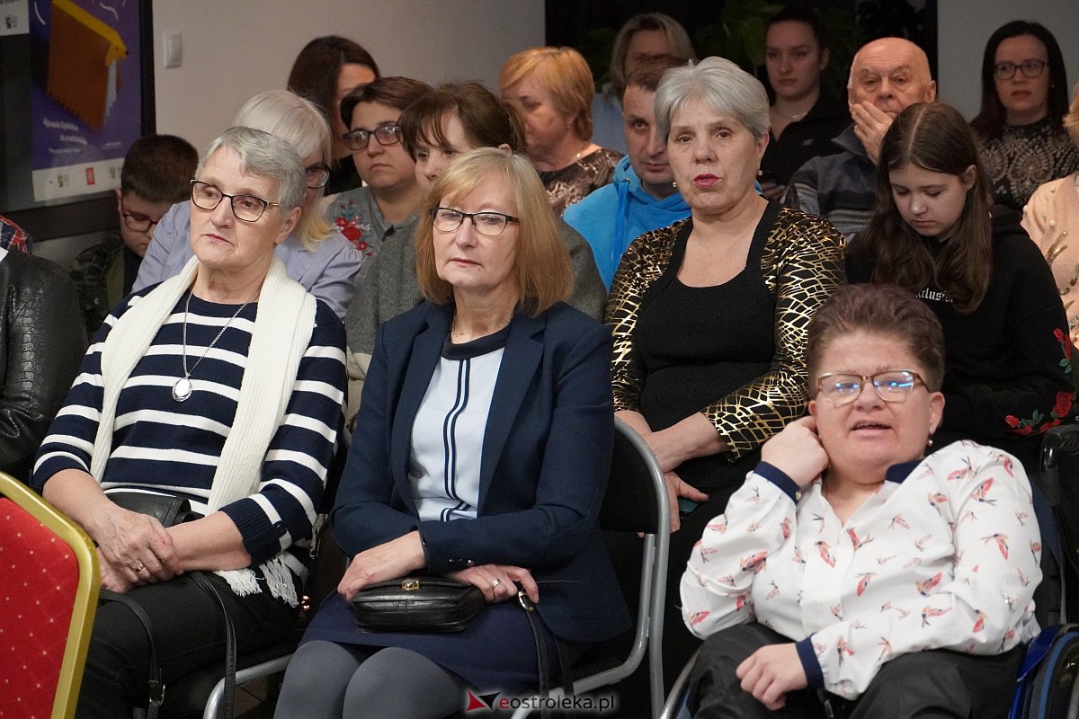 Koncert z okazji Dnia Kobiet w Olszewie-Borkach Wystąpił Patryk Żywczyk [05.03.2022] - zdjęcie #30 - eOstroleka.pl