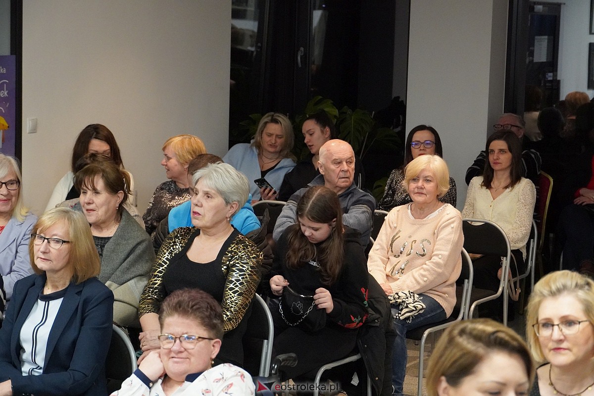 Koncert z okazji Dnia Kobiet w Olszewie-Borkach Wystąpił Patryk Żywczyk [05.03.2022] - zdjęcie #26 - eOstroleka.pl