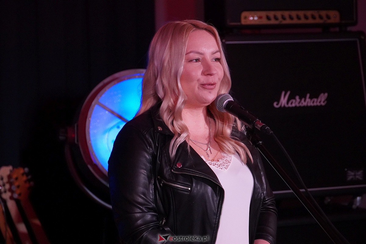 Koncert z okazji Dnia Kobiet w Olszewie-Borkach Wystąpił Patryk Żywczyk [05.03.2022] - zdjęcie #23 - eOstroleka.pl