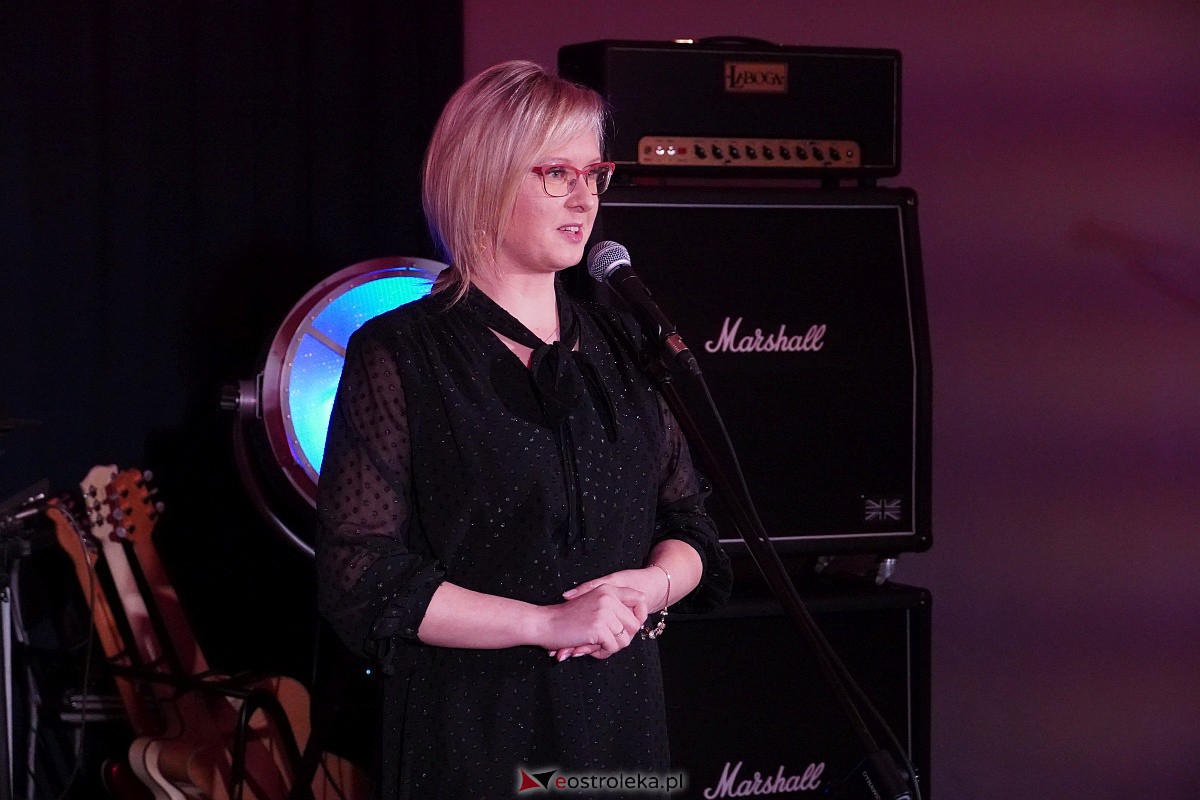 Koncert z okazji Dnia Kobiet w Olszewie-Borkach Wystąpił Patryk Żywczyk [05.03.2022] - zdjęcie #22 - eOstroleka.pl
